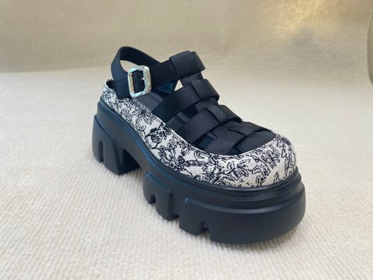 รองเท้า ยก โต๊ะ ของ ผู้ หญิง