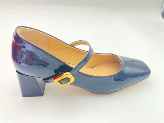 ผู้หญิง สีดํารองเท้าส้นสูง ส้นเท้าส้นใหญ่และปิดกระชับจิต